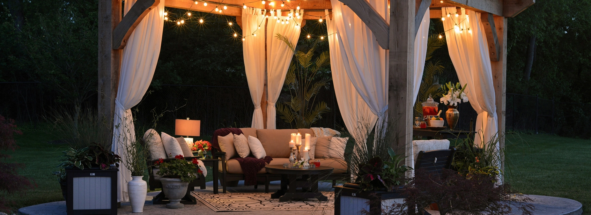 Construire une pergola illuminée pour les soirées d'été