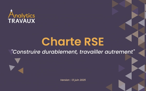 Fond violet et logo Analytics TRAVAUX avec le texte : « Charte RSE — construire durablement, travailler autrement »; version du 13 juin 2025
