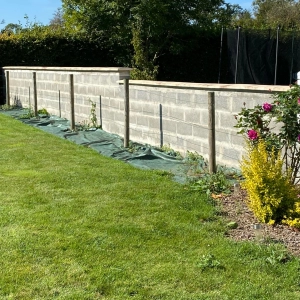 Nettoyage en profondeur d'un muret de jardin