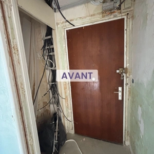 Avant rénovation. Entrée et câblage électrique 
