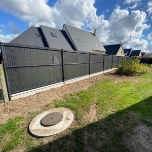 Installation d'une clôture en PVC en Normandie