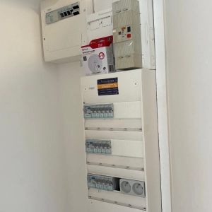 Tableau électrique et disjoncteur, installation mise aux normes