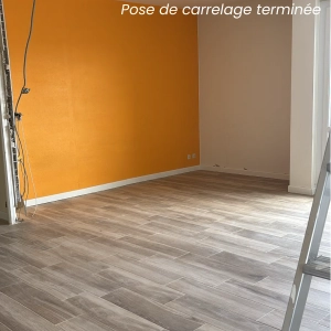 Pose de carrelage imitation parquet terminée