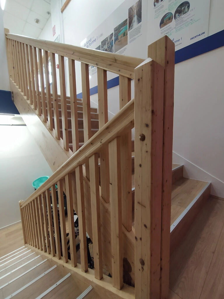 Rambarde d'escalier en bois rénovée