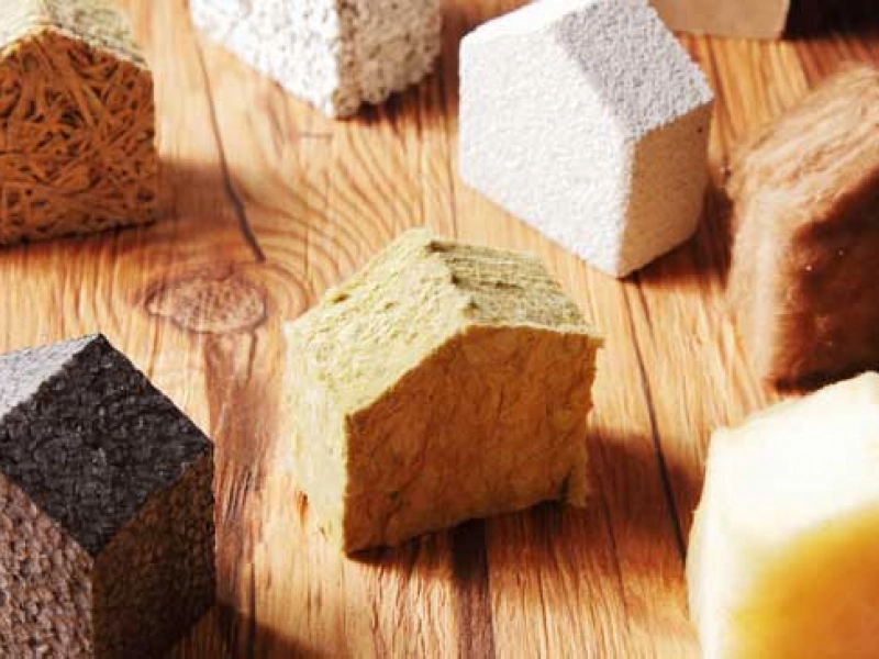 Matériaux biosourcés en forme de maisons