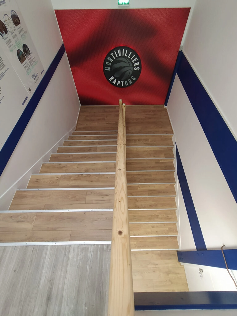 Escalier en bois Decathlon rénové